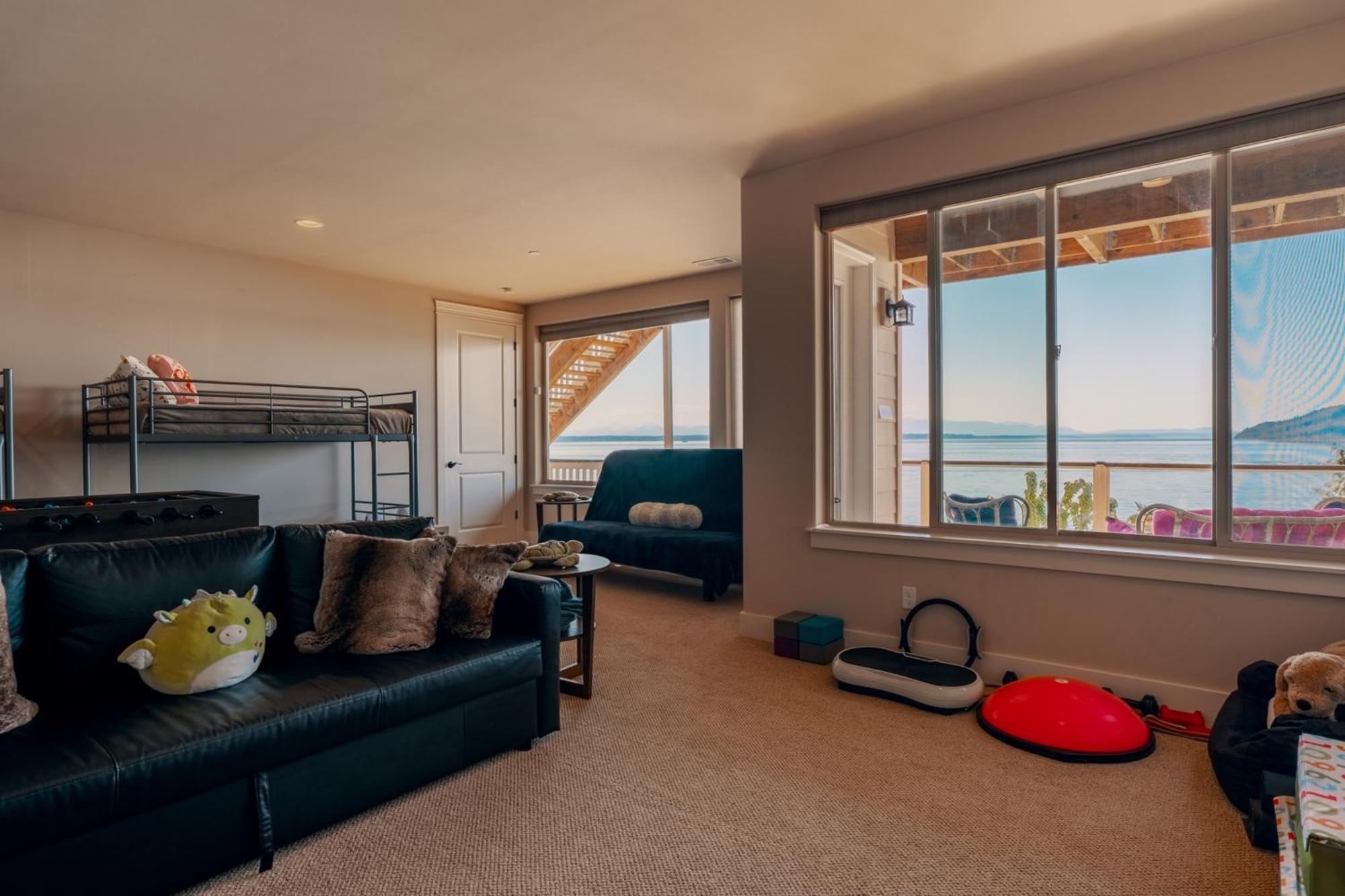 Stunning House With Views Of Puget Sound! Ideal For Family Reunions エドモンズ エクステリア 写真